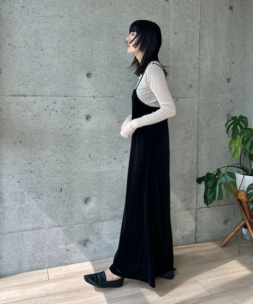 y/m by RIKA（イムバイリカ）の「ベロアバッククロスキャミワンピース（ワンピース・レディース・ブルー/ブラック・FREE）」の22枚目の写真