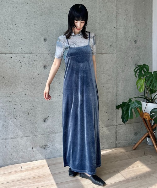 y/m by RIKA（イムバイリカ）の「ベロアバッククロスキャミワンピース（ワンピース・レディース・ブルー/ブラック・FREE）」の4枚目の写真