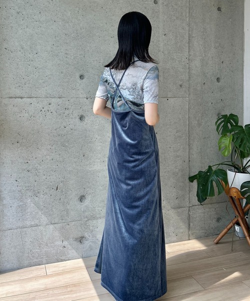 y/m by RIKA（イムバイリカ）の「ベロアバッククロスキャミワンピース（ワンピース・レディース・ブルー/ブラック・FREE）」の5枚目の写真
