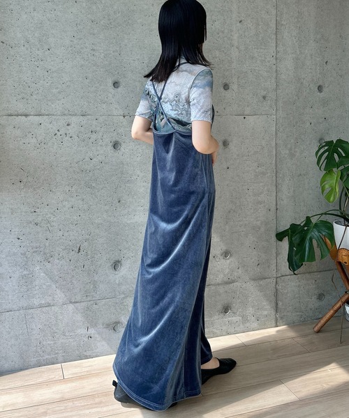 y/m by RIKA（イムバイリカ）の「ベロアバッククロスキャミワンピース（ワンピース・レディース・ブルー/ブラック・FREE）」の6枚目の写真