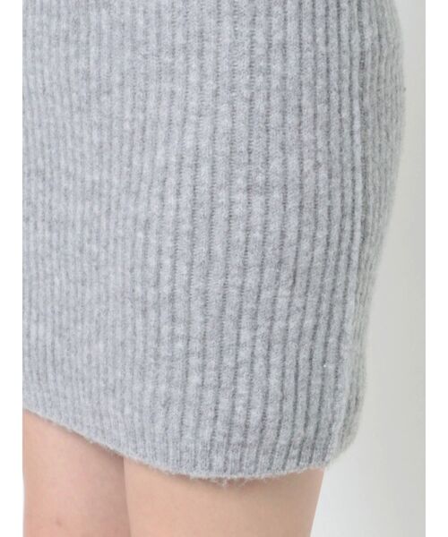 CALNAMUR（カルナムール）の「オープンショルダーニットワンピース（ワンピース・レディース・ベージュ/グレー・FREE）」の5枚目の写真