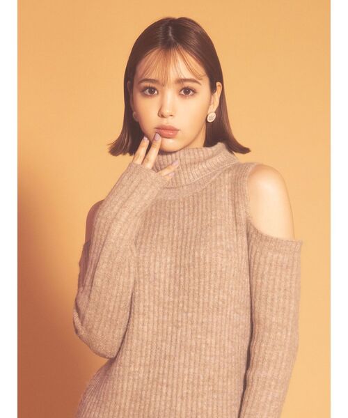 CALNAMUR（カルナムール）の「オープンショルダーニットワンピース（ワンピース・レディース・ベージュ/グレー・FREE）」の20枚目の写真