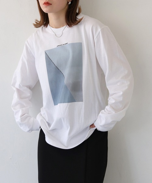 HER CLOSET（ハークローゼット）の「【shemoshelly】WEB限定ニュアンスパネルロゴロンT（Tシャツ/カットソー・レディース・ブラウン/グレイッシュベージュ/ブルー・L/S/M）」の3枚目の写真