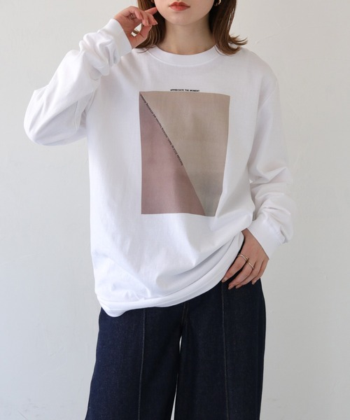 HER CLOSET（ハークローゼット）の「【shemoshelly】WEB限定ニュアンスパネルロゴロンT（Tシャツ/カットソー・レディース・ブラウン/グレイッシュベージュ/ブルー・L/S/M）」の4枚目の写真