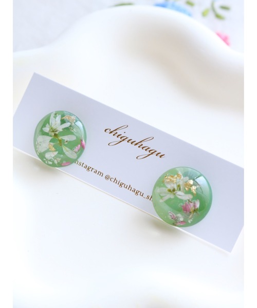 tone（トーン）の「【chiguhagu】【chiguhagu】押花のピアス(MA)（ピアス（両耳用）・レディース・グリーン・FREE）」の2枚目の写真