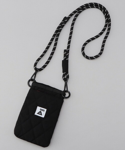 POLeR（ポーラー）の「POLeR × FREAK'S STORE/ポーラー × フリークスストア 別注 PUTTED PHONE BAG / パデット フォーンバッグ（ショルダーバッグ・メンズ・ベージュ/ブラック・ONE SIZE）」の3枚目の写真