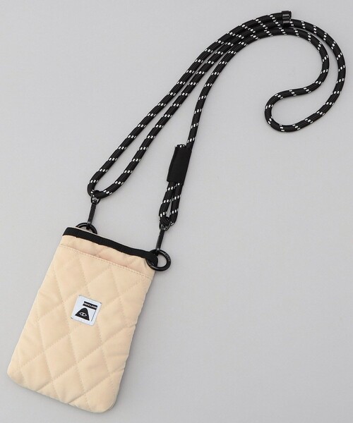 POLeR（ポーラー）の「POLeR × FREAK'S STORE/ポーラー × フリークスストア 別注 PUTTED PHONE BAG / パデット フォーンバッグ（ショルダーバッグ・メンズ・ベージュ/ブラック・ONE SIZE）」の4枚目の写真