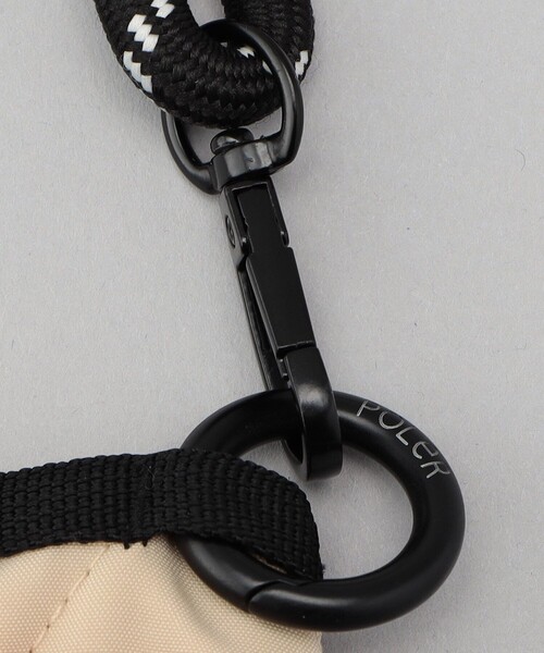 POLeR（ポーラー）の「POLeR × FREAK'S STORE/ポーラー × フリークスストア 別注 PUTTED PHONE BAG / パデット フォーンバッグ（ショルダーバッグ・メンズ・ベージュ/ブラック・ONE SIZE）」の6枚目の写真