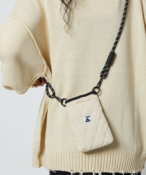 POLeR（ポーラー）の「POLeR × FREAK'S STORE/ポーラー × フリークスストア 別注 PUTTED PHONE BAG / パデット フォーンバッグ（ショルダーバッグ・メンズ・ベージュ/ブラック・ONE SIZE）」の11枚目の写真