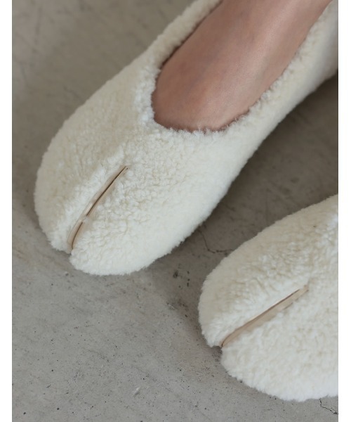 Re:EDIT(リエディ)の「ボア足袋フラットシューズ(パンプス・レディース・ブラック/ホワイト・LARGE/SMALL/MEDIUM)」の7枚目の写真