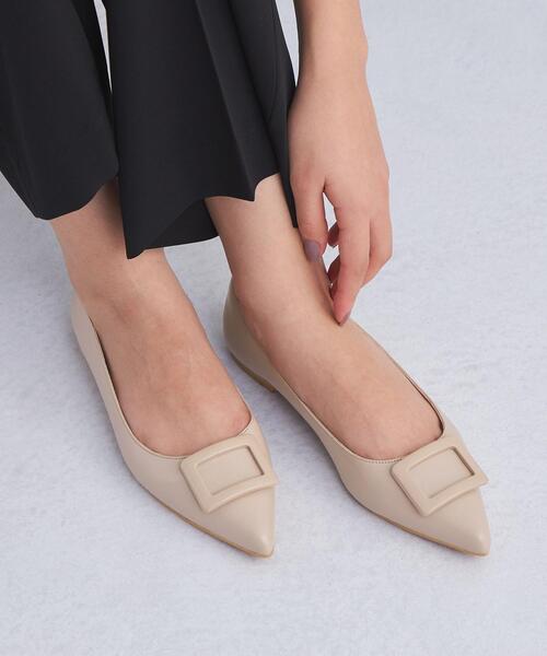 green label relaxing(グリーンレーベルリラクシング)の「ポインテッド バックル フラットシューズ- 晴雨兼用 -(パンプス・レディース・ブラック/ベージュ/シルバー・22.5cm/23cm/23.5cm/24cm/24.5cm/25cm)」の5枚目の写真