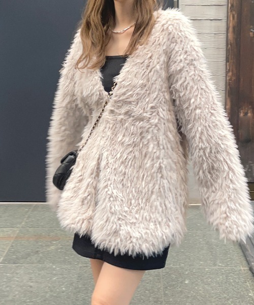 Futier land(フューティアランド)の「ノーカラーボアトッパーコーディガン(その他アウター・レディース・アイボリー/ブラック/グレイッシュベージュ・MEDIUM)」の3枚目の写真