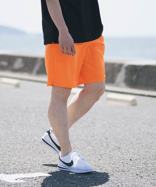 NIKE（ナイキ）の「NIKE SWIM / エッセンシャル 9"ボレーショーツ「水陸両用」（その他パンツ・メンズ・ブラック/オレンジ/サックスブルー・M/L/XL）」の15枚目の写真