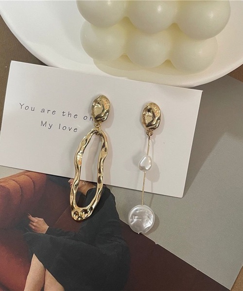 LYEON（リヨン）の「アシンメトリーメタルパールピアス（ピアス（両耳用）・レディース・シルバー/ゴールド・FREE）」の2枚目の写真