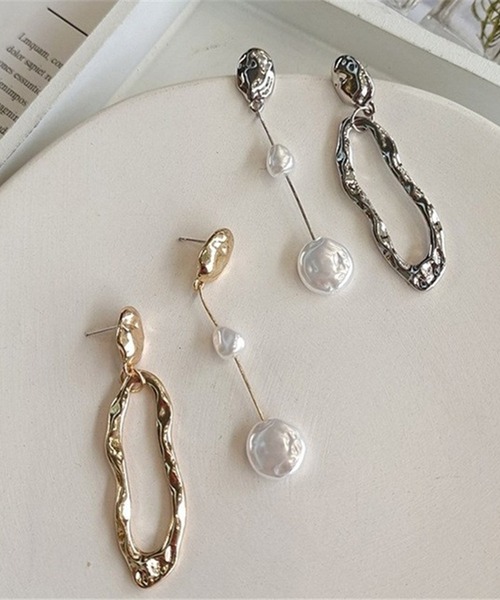 LYEON（リヨン）の「アシンメトリーメタルパールピアス（ピアス（両耳用）・レディース・シルバー/ゴールド・FREE）」の4枚目の写真