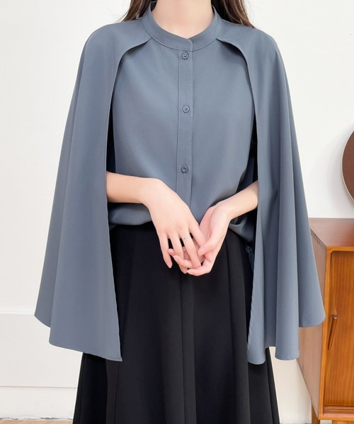 ECLIN（エクラン）の「ケープデザインスタンドカラーシャツ（シャツ/ブラウス・レディース・ブルーグレー/ベージュ/ブラック・S/M/L）」の3枚目の写真