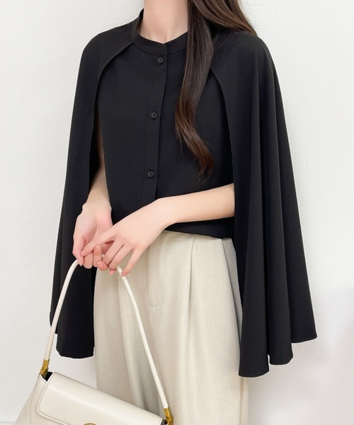 ECLIN（エクラン）の「ケープデザインスタンドカラーシャツ（シャツ/ブラウス・レディース・ブルーグレー/ベージュ/ブラック・S/M/L）」の2枚目の写真