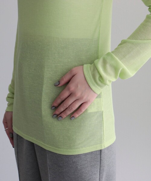 fredy emue（フレディエミュ）の「シアーテレコタートルネックプルオーバー（Tシャツ/カットソー・レディース・アイボリー/サックスブルー/チャコールグレー/イエロー・38）」の9枚目の写真