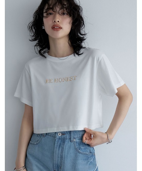 Re:EDIT（リエディ）の「[接触冷感][UVカット]クロップド丈スパンコールロゴTシャツ（Tシャツ/カットソー・レディース・ホワイト×シルバー/チャコールグレー/ブラック/ホワイト×ゴールド・MEDIUM/LARGE）」の5枚目の写真