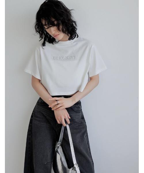 Re:EDIT（リエディ）の「[接触冷感][UVカット]クロップド丈スパンコールロゴTシャツ（Tシャツ/カットソー・レディース・ホワイト×シルバー/チャコールグレー/ブラック/ホワイト×ゴールド・MEDIUM/LARGE）」の13枚目の写真