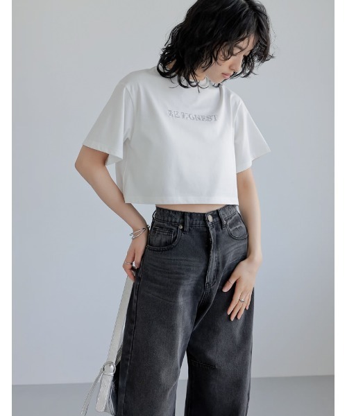 Re:EDIT（リエディ）の「[接触冷感][UVカット]クロップド丈スパンコールロゴTシャツ（Tシャツ/カットソー・レディース・ホワイト×シルバー/チャコールグレー/ブラック/ホワイト×ゴールド・MEDIUM/LARGE）」の15枚目の写真