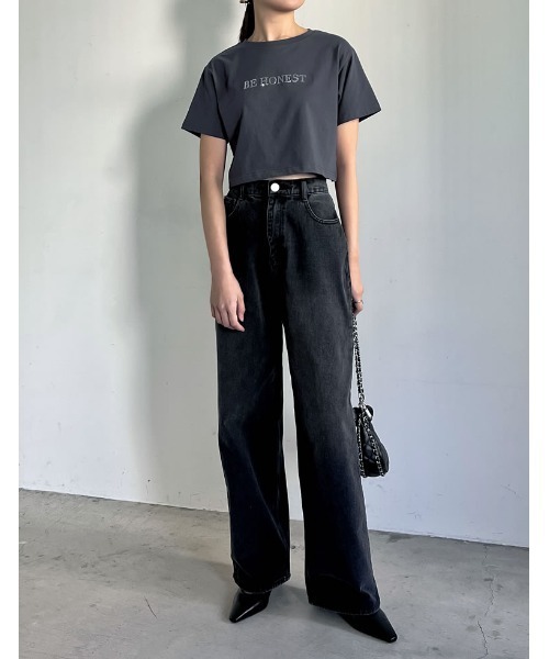 Re:EDIT（リエディ）の「[接触冷感][UVカット]クロップド丈スパンコールロゴTシャツ（Tシャツ/カットソー・レディース・ホワイト×シルバー/チャコールグレー/ブラック/ホワイト×ゴールド・MEDIUM/LARGE）」の16枚目の写真