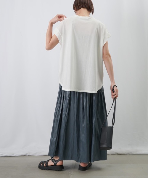 LUCA/LADY LUCK LUCA(ルカ/レディラックルカ)の「LC/LLL ドライタッチフレンチカットソー / ラウンドヘムシンプルTシャツ(Tシャツ/カットソー・レディース・ブルー/カーキ/ブラック/ホワイト・FREE)」の9枚目の写真