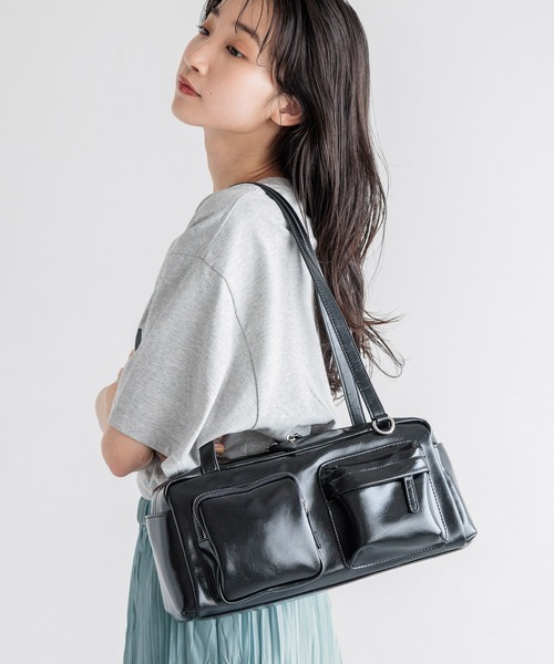 LOWRYS FARM(ローリーズファーム)の「リッタイポケツキボストン 128529(ボストンバッグ・レディース・ブラック/ホワイト・FREE)」の2枚目の写真