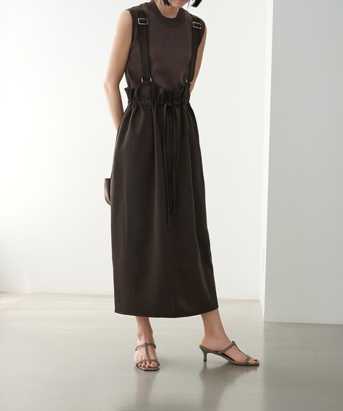 STYLE DELI（スタイルデリ）の「ウエストギャザーゴムジャンパースカート（スカート・レディース・ネイビー/ブラウン・MEDIUM/SMALL）」の2枚目の写真