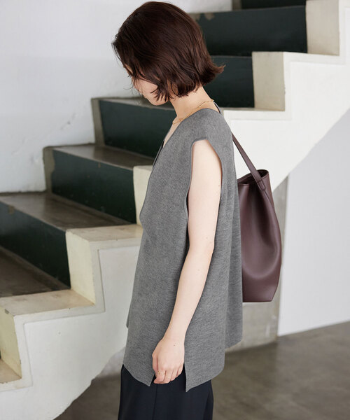 SLOBE IENA（スローブイエナ）の「ダブルフェイスニットベスト（ベスト・レディース・ブラック/ピンク系その他/チャコールグレー・FREE）」の10枚目の写真