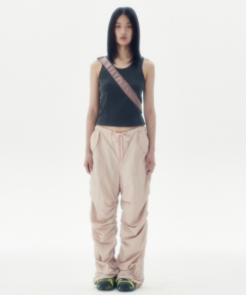 runningHIGH(ランニングハイ)の「【runningHIGH】SHIRRING NYLON PARACHUTE PANTS(カーゴパンツ・メンズ・ピンク・ONE SIZE)」の3枚目の写真