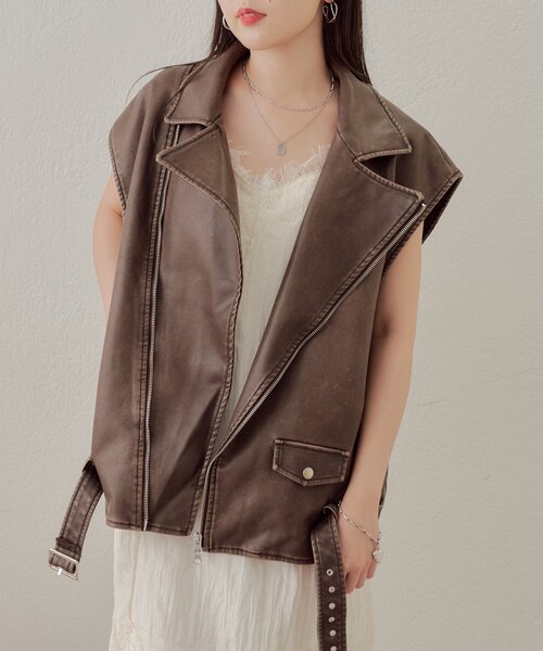 Chico（チコ）の「フェイクレザーライダースショートベスト（ベスト・レディース・ブラウン/ブラック/ベージュ・FREE）」の17枚目の写真
