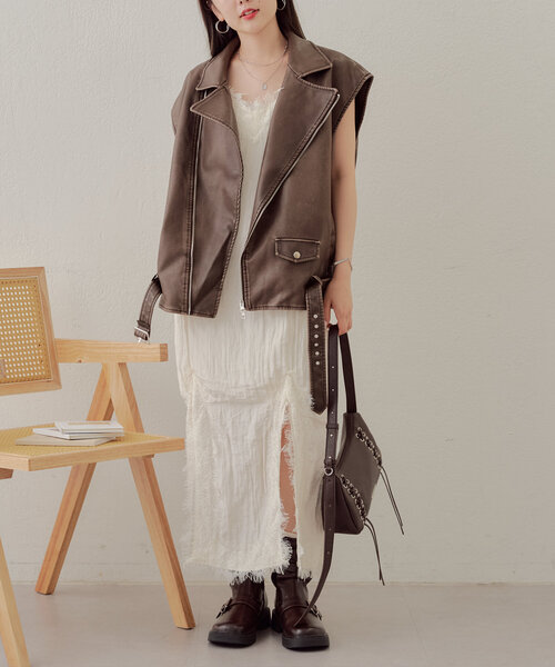 Chico（チコ）の「フェイクレザーライダースショートベスト（ベスト・レディース・ブラウン/ブラック/ベージュ・FREE）」の16枚目の写真