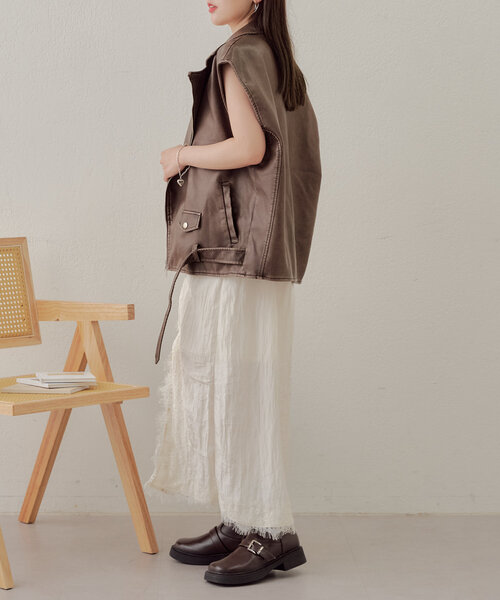 Chico（チコ）の「フェイクレザーライダースショートベスト（ベスト・レディース・ブラウン/ブラック/ベージュ・FREE）」の15枚目の写真