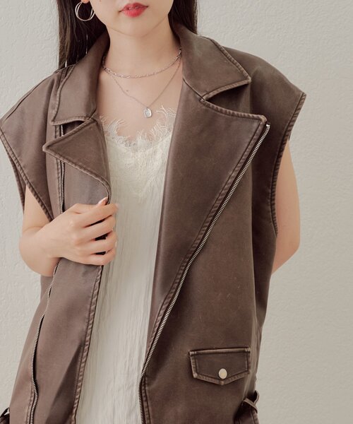 Chico（チコ）の「フェイクレザーライダースショートベスト（ベスト・レディース・ブラウン/ブラック/ベージュ・FREE）」の14枚目の写真