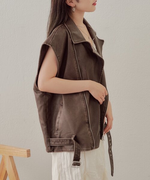 Chico（チコ）の「フェイクレザーライダースショートベスト（ベスト・レディース・ブラウン/ブラック/ベージュ・FREE）」の13枚目の写真