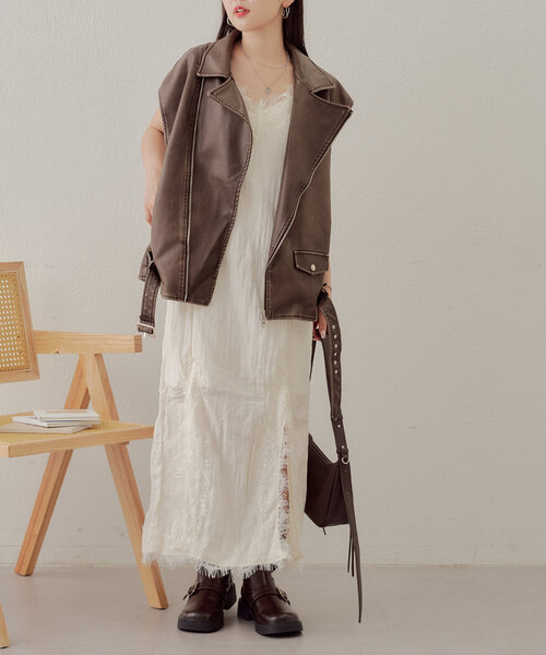 Chico（チコ）の「フェイクレザーライダースショートベスト（ベスト・レディース・ブラウン/ブラック/ベージュ・FREE）」の12枚目の写真