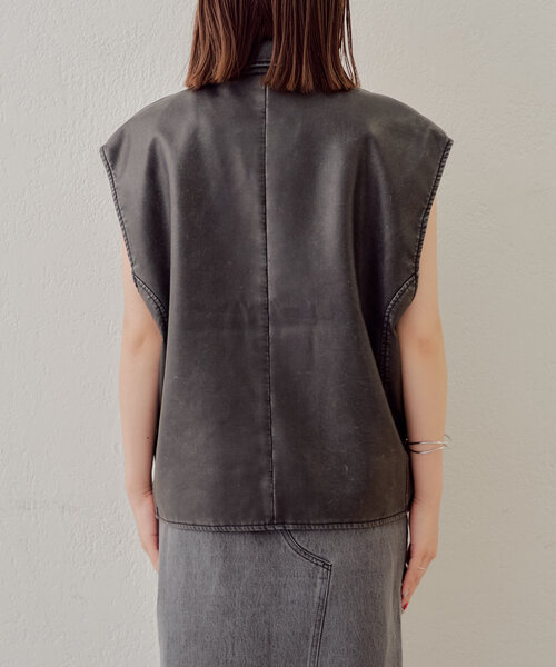 Chico（チコ）の「フェイクレザーライダースショートベスト（ベスト・レディース・ブラウン/ブラック/ベージュ・FREE）」の9枚目の写真