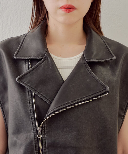 Chico（チコ）の「フェイクレザーライダースショートベスト（ベスト・レディース・ブラウン/ブラック/ベージュ・FREE）」の8枚目の写真
