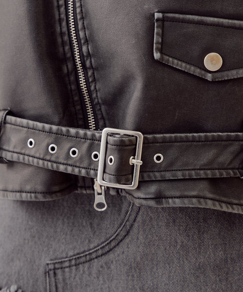 Chico（チコ）の「フェイクレザーライダースショートベスト（ベスト・レディース・ブラウン/ブラック/ベージュ・FREE）」の6枚目の写真