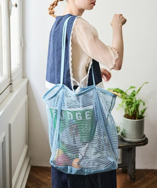 Crisp（クリスプ）の「【ZOZO限定】ビッグメッシュトートバッグ（トートバッグ・レディース・ブラック/アイボリー/ブルー・FREE）」の3枚目の写真