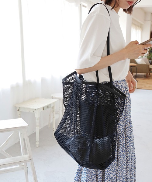 Crisp（クリスプ）の「【ZOZO限定】ビッグメッシュトートバッグ（トートバッグ・レディース・ブラック/アイボリー/ブルー・FREE）」の5枚目の写真