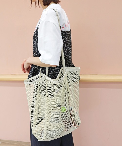 Crisp（クリスプ）の「【ZOZO限定】ビッグメッシュトートバッグ（トートバッグ・レディース・ブラック/アイボリー/ブルー・FREE）」の8枚目の写真