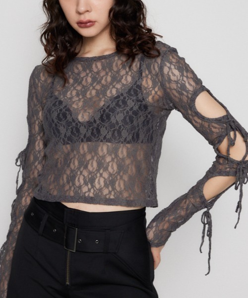 LAGUA GEM（ラグアジェム）の「FLOR LACE SLEEVE HOLE トップス（Tシャツ/カットソー・レディース・ホワイト/チャコールグレー/ブラック・FREE）」の3枚目の写真
