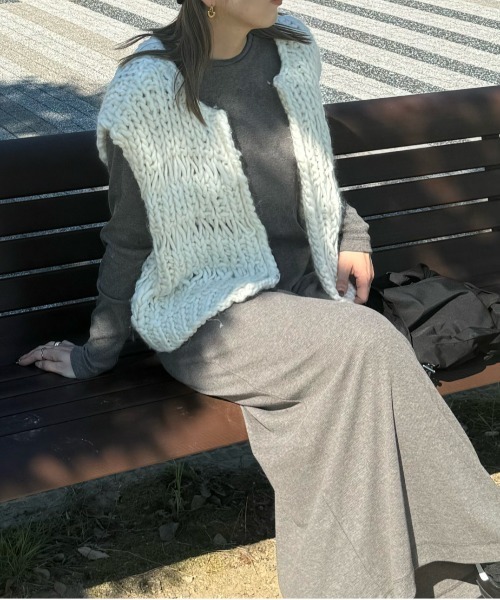 y/m by misato(イムバイミサト)の「ハンドニットロービングベスト(ベスト・レディース・アイボリー/ブラック・FREE)」の22枚目の写真