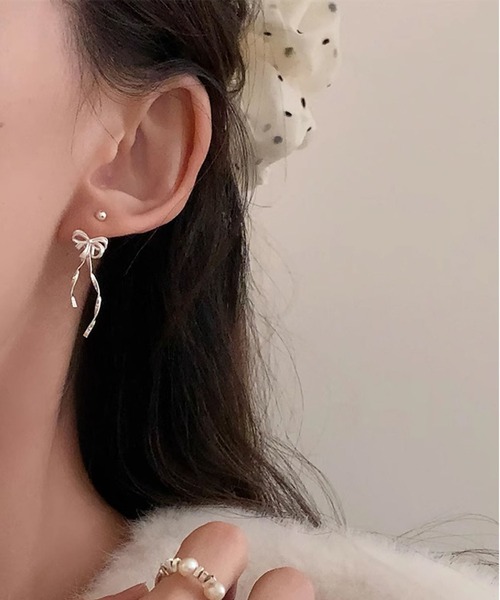 LA VORAGINE（ラ ヴォラジネ）の「リボンピアス（ピアス（両耳用）・レディース・シルバー/ゴールド・FREE）」の4枚目の写真