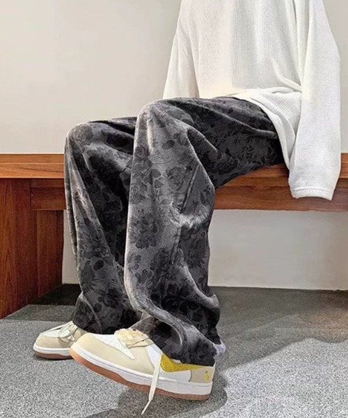 Revo.（レボ）の「【BENDER TOKYO】セミワイド ルーズシルエット モノトーンフラワー コーデュロイパンツ（その他パンツ・メンズ・チャコール/ベージュ・S/M/L/XL）」の2枚目の写真