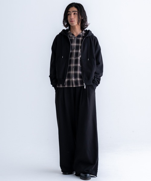 完売品　XLサイズ SINSS スウェットパンツ　チャコール SINSS（シンス）の「Two tuck sweatpants / 2タックスウェット