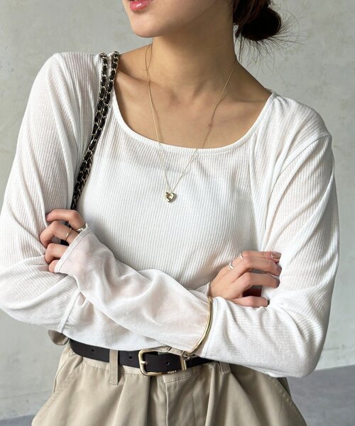 DouDou（ドゥドゥ）の「袖シアーリブTEE（Tシャツ/カットソー・レディース・レモンイエロー/オフホワイト/ブラック/チャコールグレー/ライトベージュ/ブラウン/ライトグレー/ホワイト系その他・FREE）」の2枚目の写真