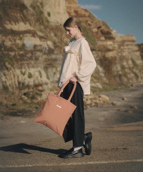 nunela(ヌネラ)の「Filling nylon tote bag【No.4】(トートバッグ・レディース・ナチュラル/ブラウン/オレンジ/ライトブルー・FREE)」の6枚目の写真